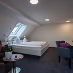 Ebner - Boutique-hotel & Konditorei Λιντάου
