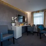 Ebner - Boutique-hotel & Konditorei 3* Λιντάου