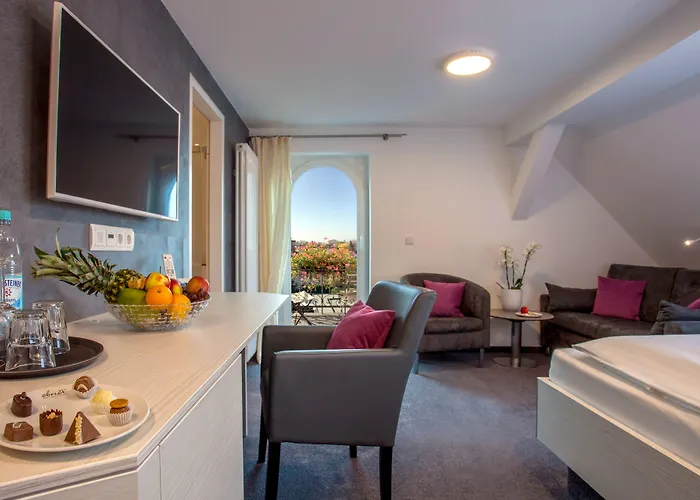 Ebner - Boutique-hotel & Konditorei לינדאו