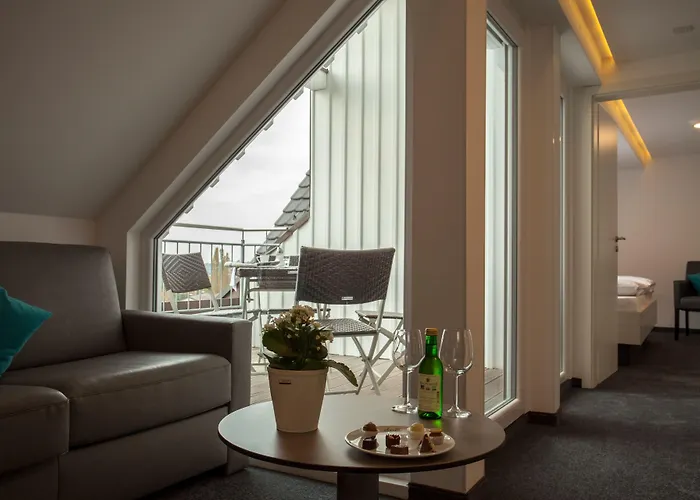 Ebner - Boutique-hotel & Konditorei ホテル リンダウ